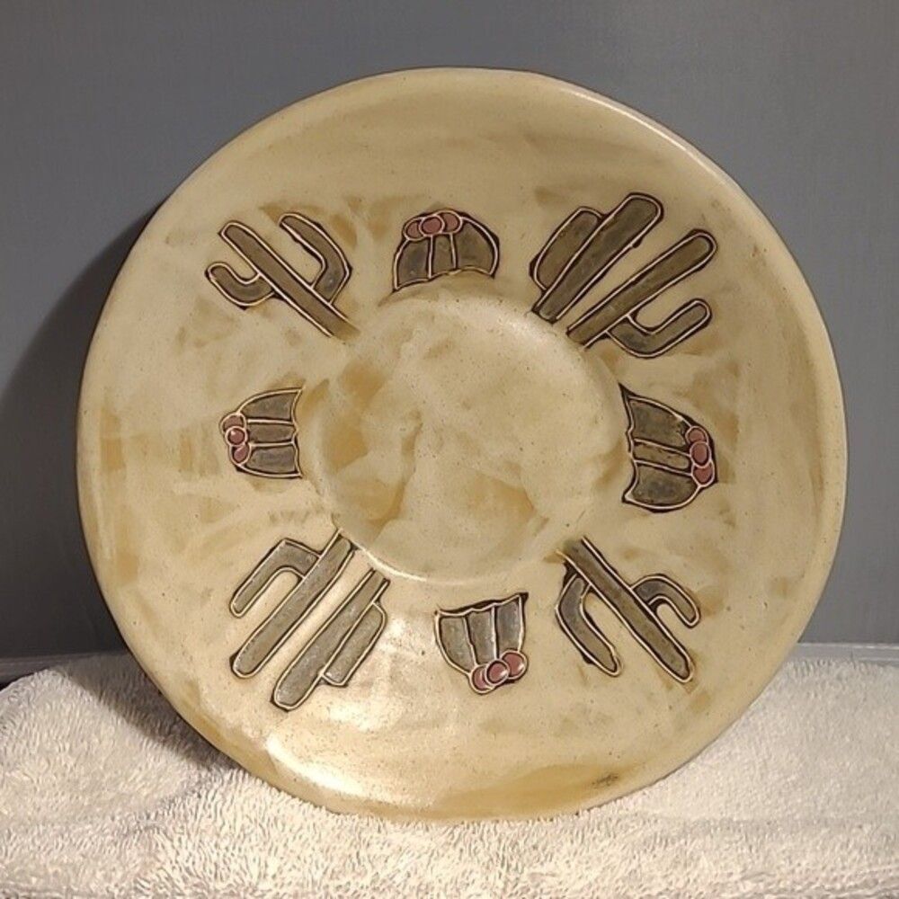 HANDCRAFTED BOWL DESIGNED BY MARA CACTUS DESIGN